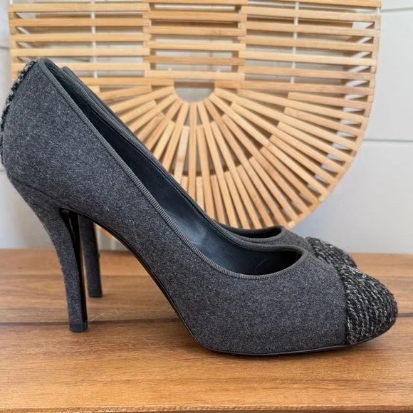 Authenticated Chanel Tweed Heels - Picture 3 of 17